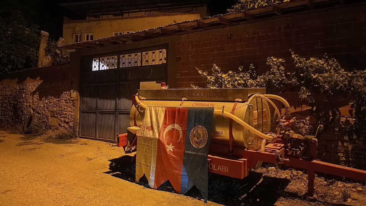 #YeşilVatan’ın muhafazası için, patlamış lastiğine rağmen tankeriyle yangına su taşıyan Ramazan Doğru’yu ziyaret ederek kendisine teşekkür ettik.

Tek yürek olarak yangınla mücadelemize destek veren aziz milletimize yürekten teşekkür ediyorum.🇹🇷