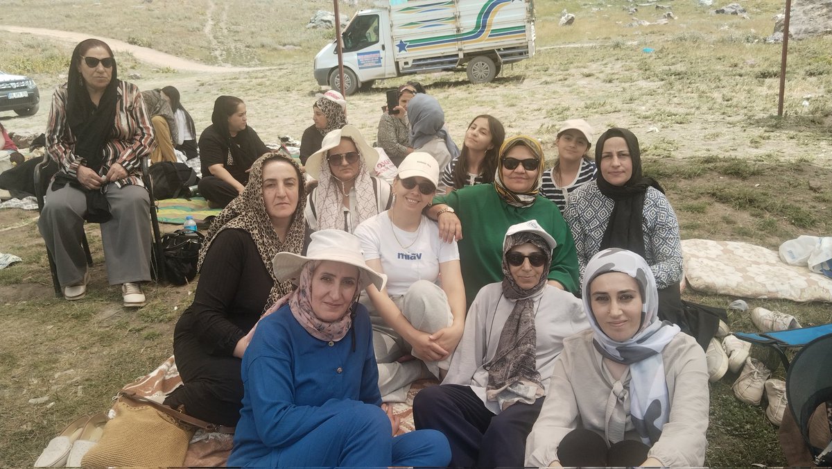 Ak Kadınlar (@akyuksekov) on Twitter photo 📍 Yüksekova
Cilo Dağları eteklerinde 3 bin 500 rakımlı Sat Buzul Gölleri
İl Kdın Kları Başkanımız <a href="/GunesHyv/">Güneş Hayva</a>'ın
düzenlemiş olduğu etkinliğe İl Kordinatörümuz sn <a href="/byildiz63/">Bahattin Yıldız 🇹🇷🇵🇸</a> İl Bşknımız sn <a href="/KayaZeydin/">Av. Zeydin KAYA</a> İl,İlçe Belde Kadın Kolları Teşkilatlarıyla bir araya geldiler <a href="/tugbaisikercan/">Tuğba IŞIK ERCAN</a> 📍 Yüksekova
Cilo Dağları eteklerinde 3 bin 500 rakımlı Sat Buzul Gölleri
İl Kdın Kları Başkanımız <a href="/GunesHyv/">Güneş Hayva</a>'ın
düzenlemiş olduğu etkinliğe İl Kordinatörümuz sn <a href="/byildiz63/">Bahattin Yıldız 🇹🇷🇵🇸</a> İl Bşknımız sn <a href="/KayaZeydin/">Av. Zeydin KAYA</a> İl,İlçe Belde Kadın Kolları Teşkilatlarıyla bir araya geldiler <a href="/tugbaisikercan/">Tuğba IŞIK ERCAN</a>