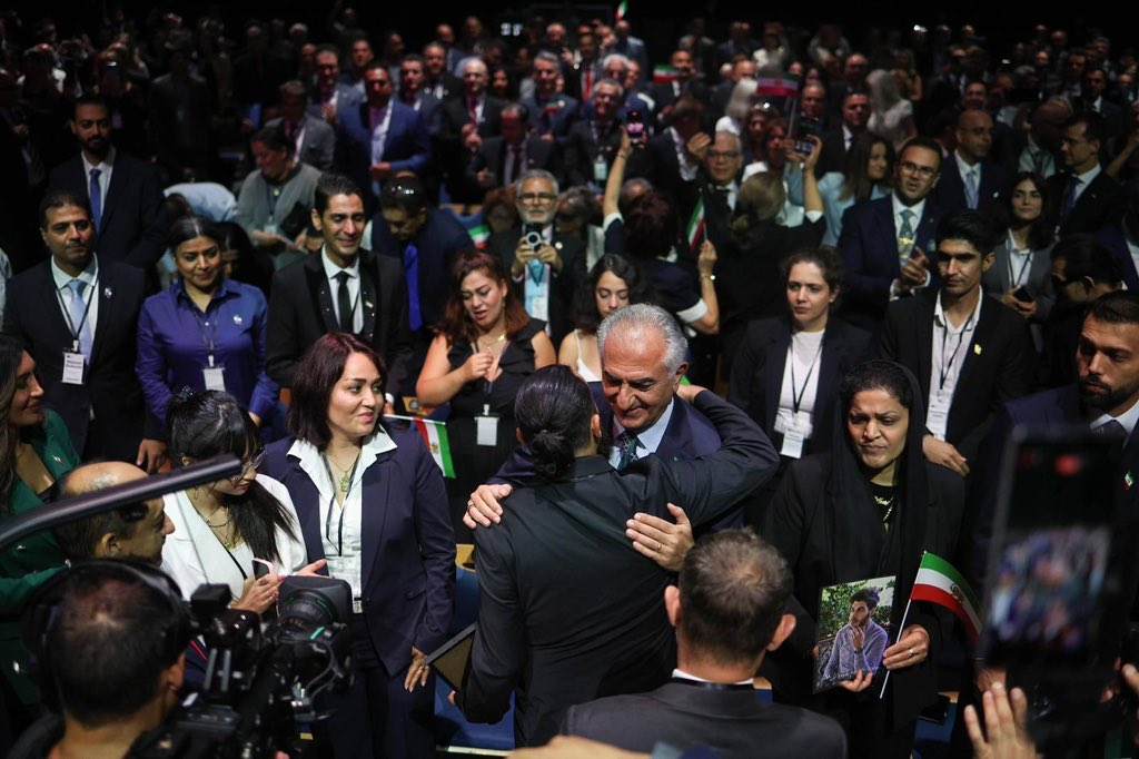 PahlaviReza's tweet image. ما ادامه داریم...