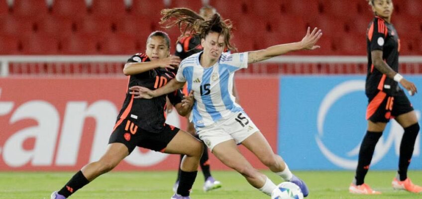 ARGENTINA CAYÓ POR PENALES ANTE COLOMBIA Y SE QUEDÓ SIN FINAL EN LA COPA AMÉRICA

La Selección Argentina femenina de fútbol se despidió del sueño de disputar la final de la Copa América tras una intensa semifinal ante Colombia, que terminó igualada 0-0 en el tiempo reglamentario