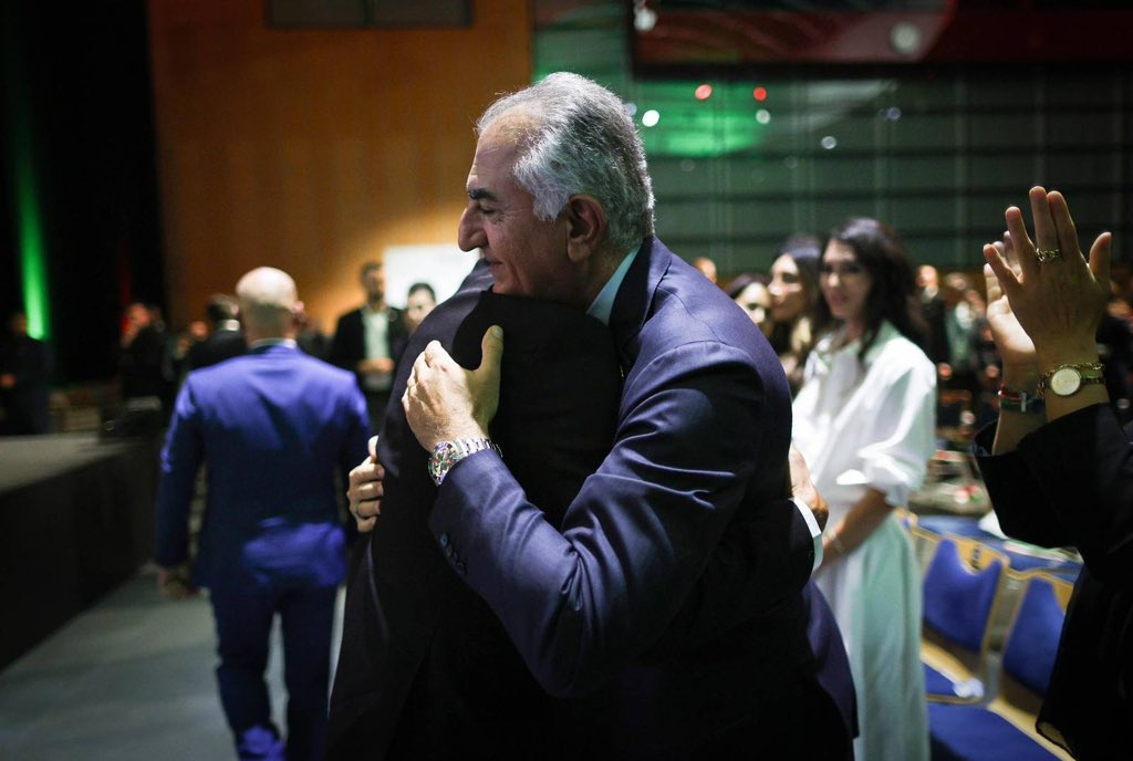PahlaviReza's tweet photo. ما ادامه داریم... https://t.co/XsM31Ej142