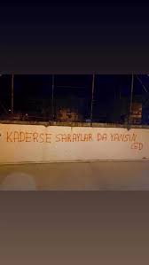 İzmir'de bir duvar yazısı...