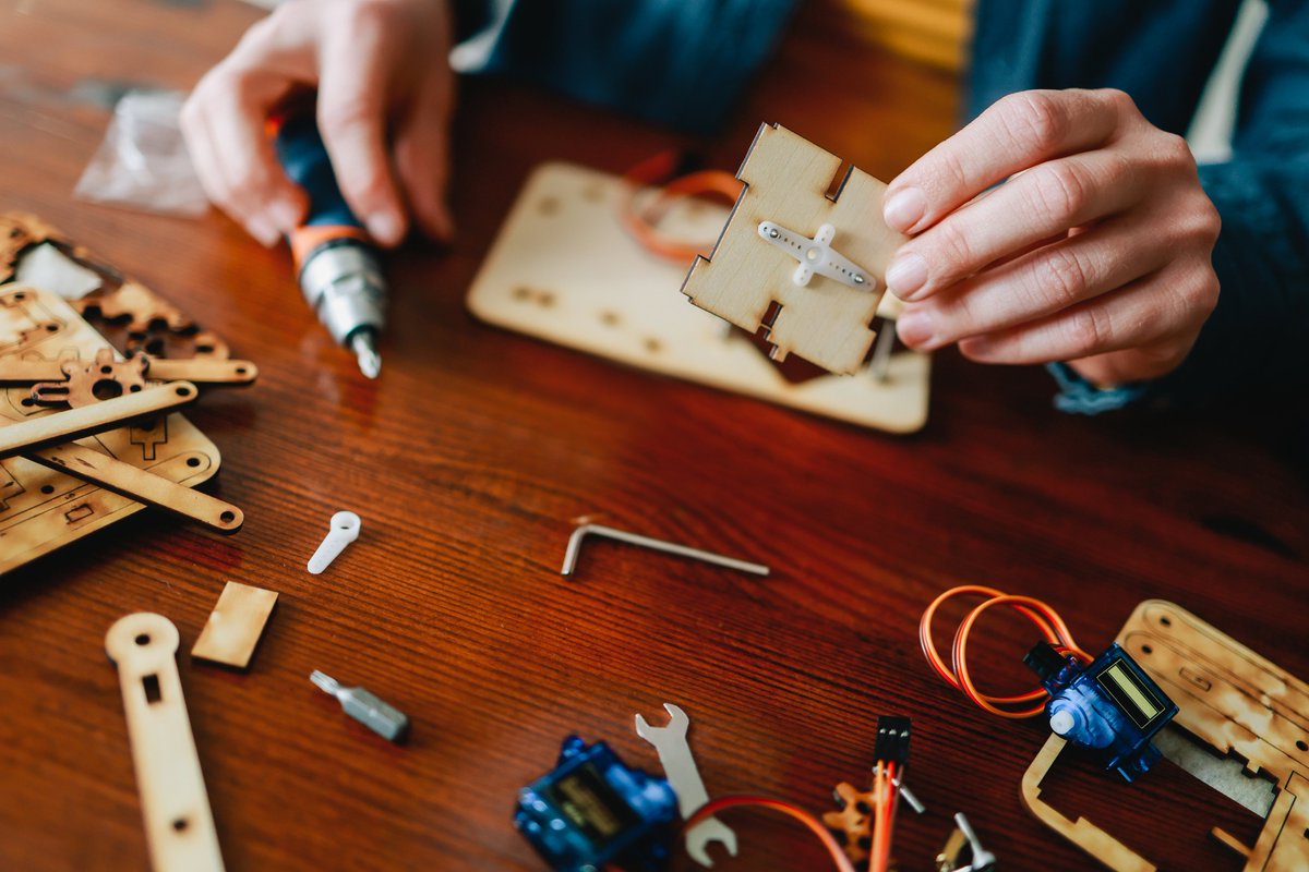 Colombia necesita más inversión en talento científico 👩‍🔬👨‍🔬

Formación doctoral limitada

Baja presencia de mujeres

Salarios poco competitivos

Fuga de cerebros

Escasa articulación con sector productivo

#LaCompetitividadEsConTodos