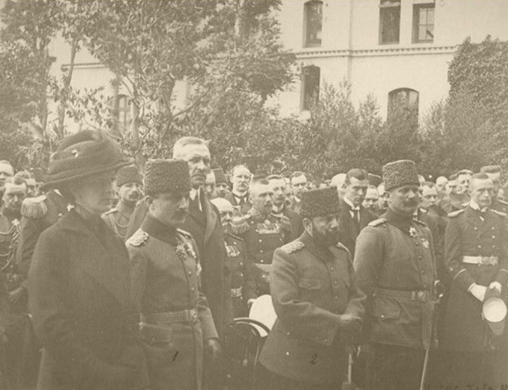 Toprak gibi müslüman, 
ateş gibi Türk!