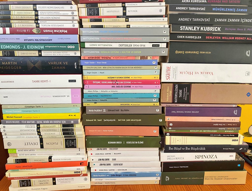 bok vardı gittik vizyon genislettik entelektüel edindik kimseyle muhabbet edemez olduk herkes bos geliyor