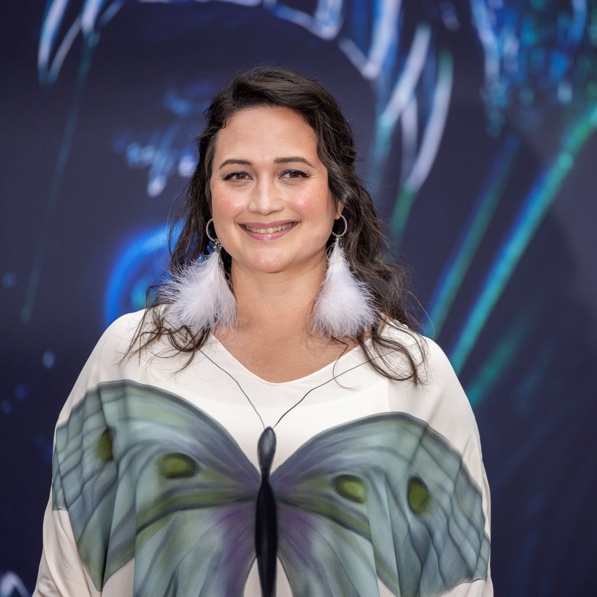 KMay_TV's tweet image. 🎬✨ Lily Gladstone brilló en la premiere de ALIEN: EARTH en Londres. 

Interpreta a Wendy, una niña con conciencia transferida a un cuerpo híbrido. 👽

🔥 #AlienEarth #LilyGladstone #Premiere #SciFi