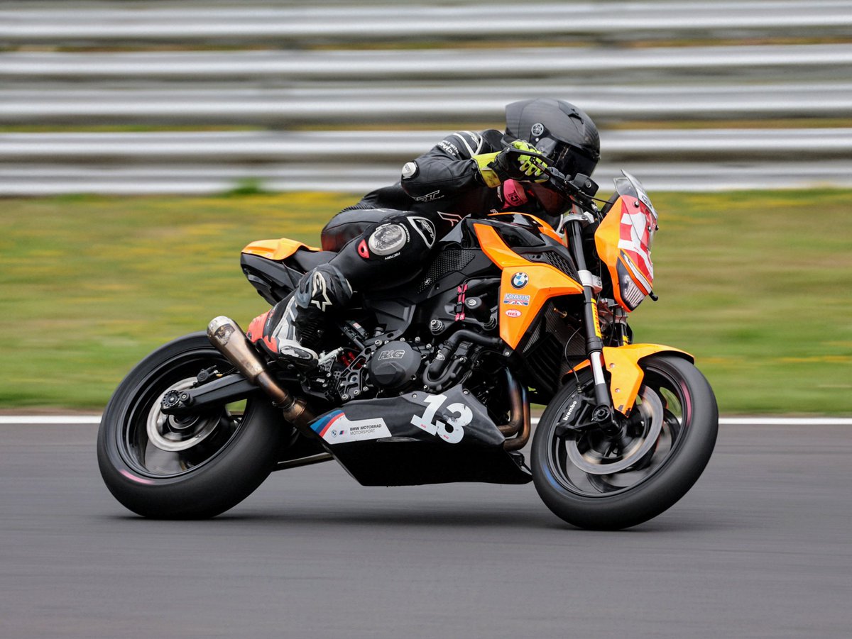 captaindry's tweet photo. ROKIT OFF BMW F9000R Cup
#rokit #motorsportphotography #Motorsport #brandshatch #motorcycleracing #BMW https://t.co/hfuKSqJjCP
