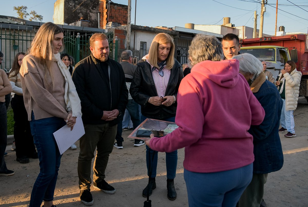 rosarioromeroOK's tweet photo. Son más de 750 metros intervenidos, con una obra adaptada a las características del barrio y un trabajo articulado con quienes viven y cuidan este lugar. También estuvimos en el predio “El Prado de la Cruz”, un espacio que estamos recuperando junto a la comunidad. https://t.co/PdruTMtVzp