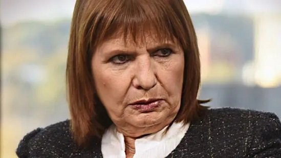 Crisis en la  Federal: 600 bajas, obra social colapsada y un suicidio q expuso la interna.
El suicidio de un efectivo en el Churruca puso al descubierto el deterioro de la Policía Federal bajo la gestión de Bullrich. Sueldos congelados, obra social colapsada e internas políticas.