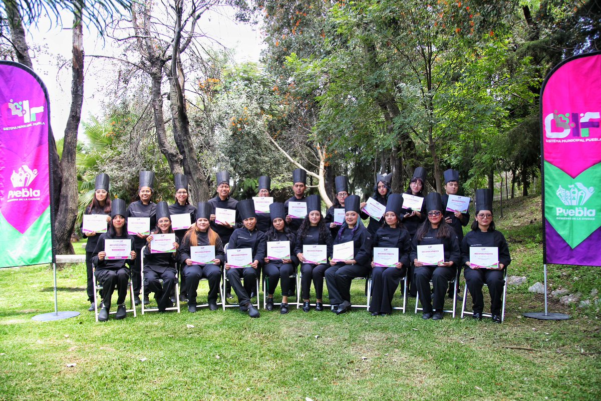 DifPueCapital's tweet photo. Celebramos con orgullo a las y los estudiantes de la Escuela de Capacitación para el Trabajo en Gastronomía, quienes concluyeron su formación en el #CECADE Reforma. 🫂🩷 https://t.co/MEvodAhnH0