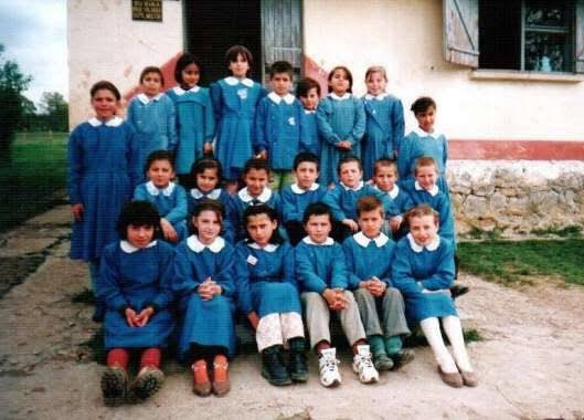 Hadi herkes İzmir’de okuduğu ilkokulu yazsın belki çocukluk arkadaşımızı buluruz ✍️