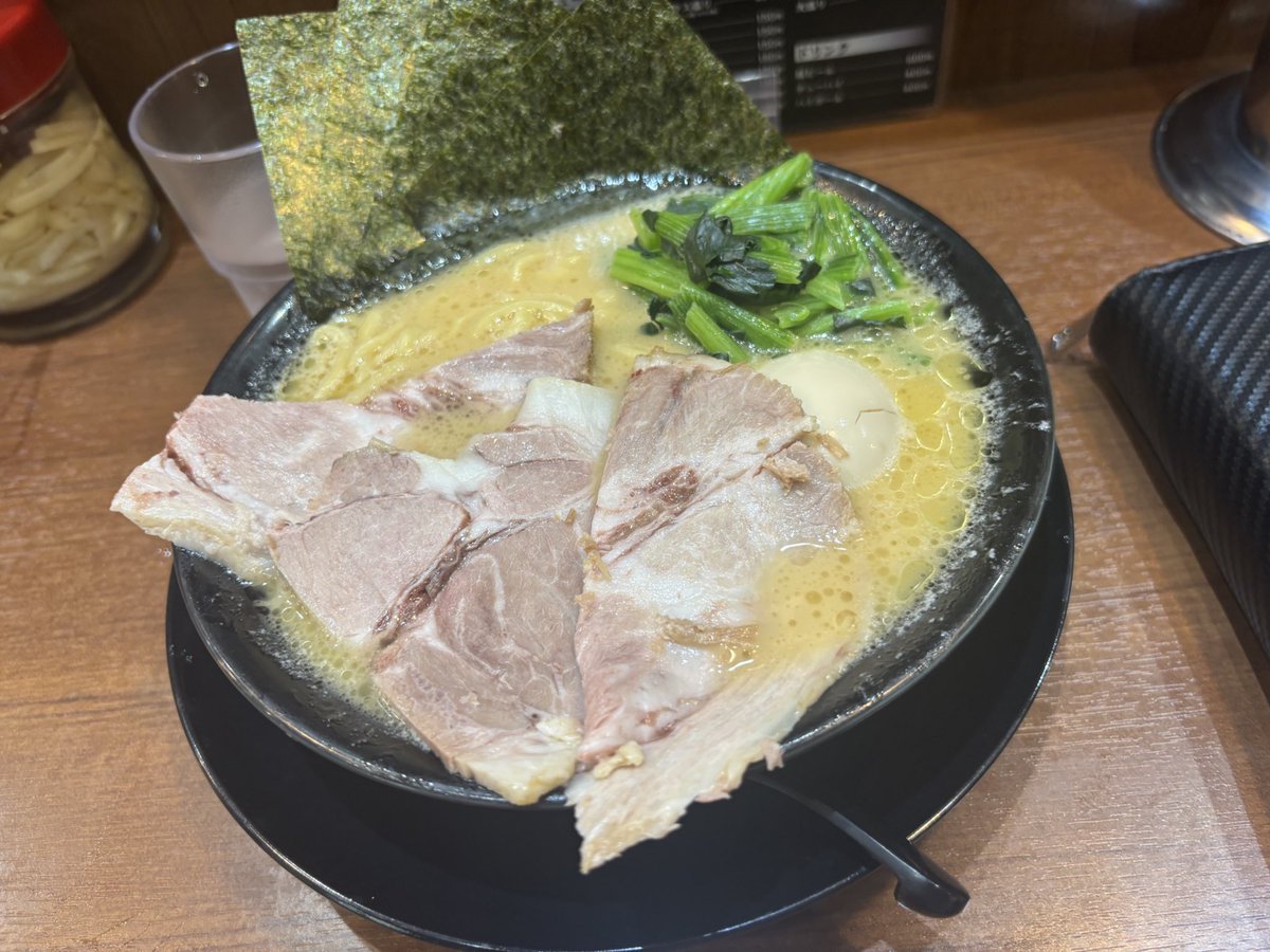 ふらっと入った家系うまかった〜！
消費税よりも社会保険と厚生年金なんとかしてくれ