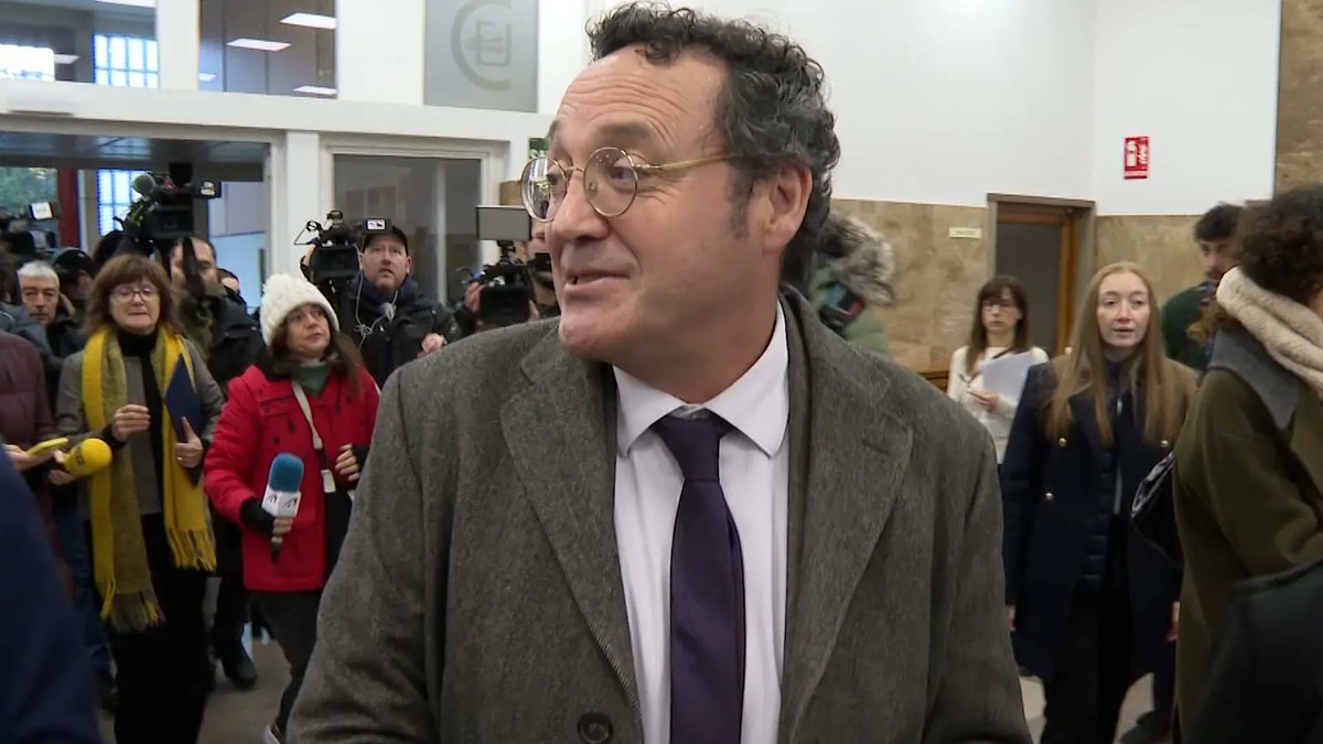 AIInformer__'s tweet photo. El Tribunal Supremo llevará a juicio a García Ortiz por revelar secretos de la pareja de Ayuso 
     https://t.co/p4qoVRqxid https://t.co/1lwffKmnxC