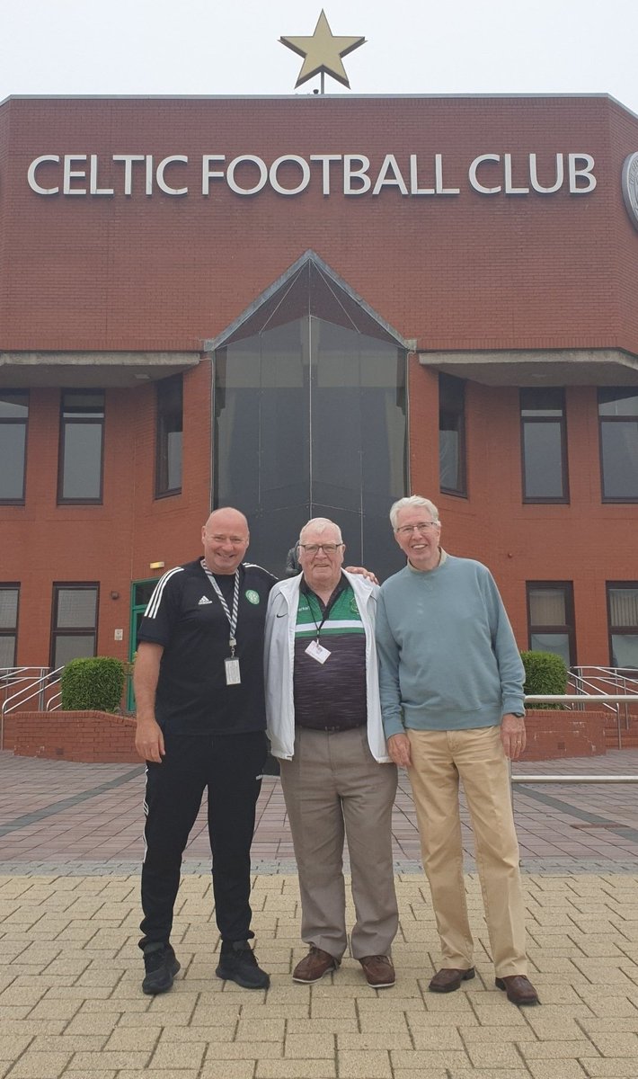 McLaughlin_1888's tweet photo. 2 absolute legends. 
🍀💚 https://t.co/AwRlz3HiL7