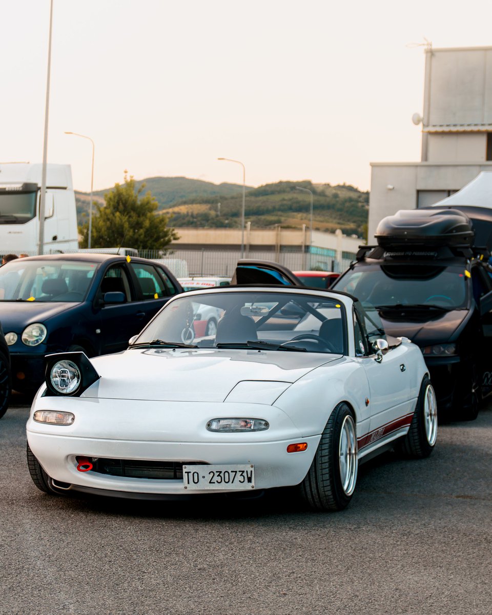 InCarNation_jp's tweet photo. Grazie manuel_gullotto.raw per lo scatto! 🔝📸

#InCarNation #miata #mazdamx5 #carmeet #photography #gubbio #umbria #friday #photo #passion #friends #cars #community #raw #fridaynight #petrolhead #jdm #nostalgic #roadster #na6ce #crystalwhite #workwheels https://t.co/2mTMzD4YMT