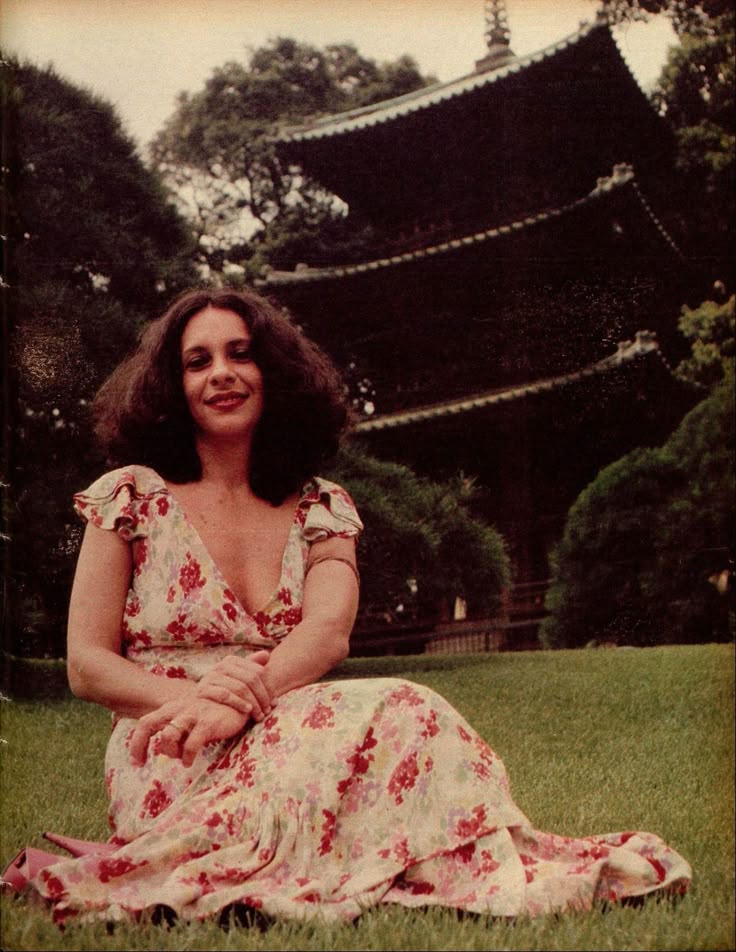 acervogall's tweet photo. gal costa no Japão, 1980 https://t.co/nBYun7GU5s