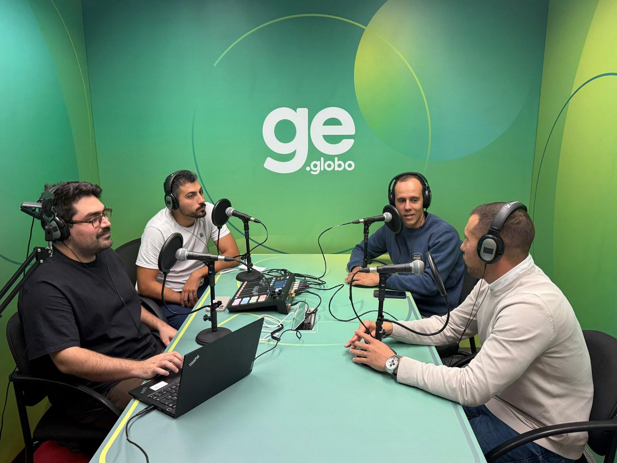 Bruno Giufrida (@bgiufrida) on Twitter photo Hoje recebemos o Allan Barcellos no GE São Paulo pra falar muito sobre base, sub-20, transição para o profissional. Muito bom o papo com o treinador!
Parceria com <a href="/mabragatchelo/">Marcelo Braga</a> e <a href="/jpobrandao/">João Pedro Brandão</a> Hoje recebemos o Allan Barcellos no GE São Paulo pra falar muito sobre base, sub-20, transição para o profissional. Muito bom o papo com o treinador!
Parceria com <a href="/mabragatchelo/">Marcelo Braga</a> e <a href="/jpobrandao/">João Pedro Brandão</a>