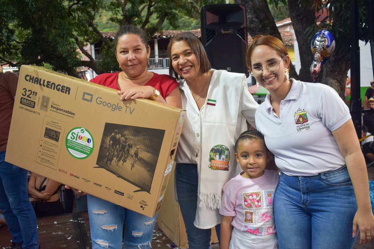 ¡Así celebramos con orgullo nuestra Fiesta del Campesino! 
El pasado sábado 26 de Julio vivimos una jornada inolvidable llena de alegría, unión y mucho reconocimiento a nuestros campesinos.
Tuvimos una variada programación para todos
#FirmesPorLaReconciliaciónYLaVida