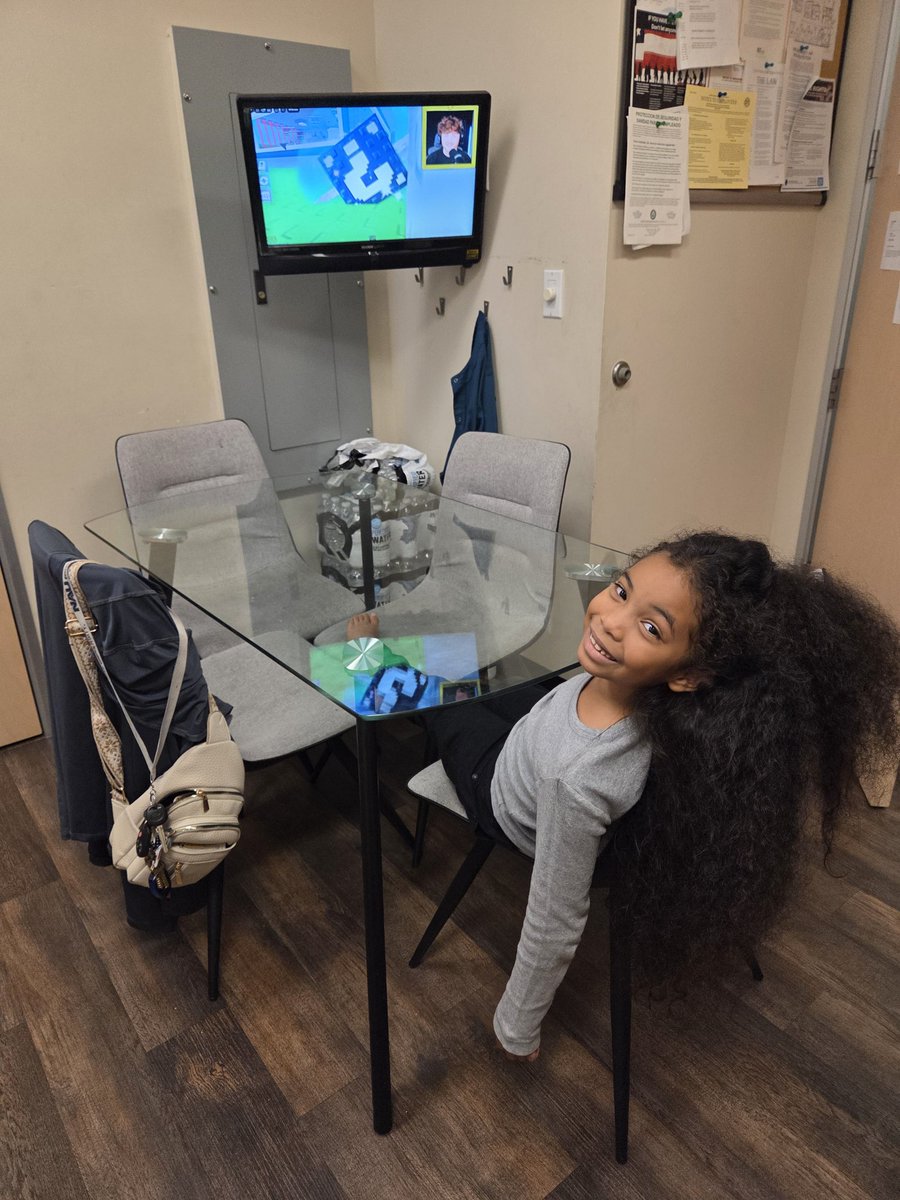 This little one is so proud of herself for cleaning the lounge all by herself. I promise, she wasn't asked to do so,  which makes it all the better. ☺️👍🏽

#ilovedoc #reyesdental #dentallife #dentistry #dentist #dental #dentists #momdoc #momdocs #momlife