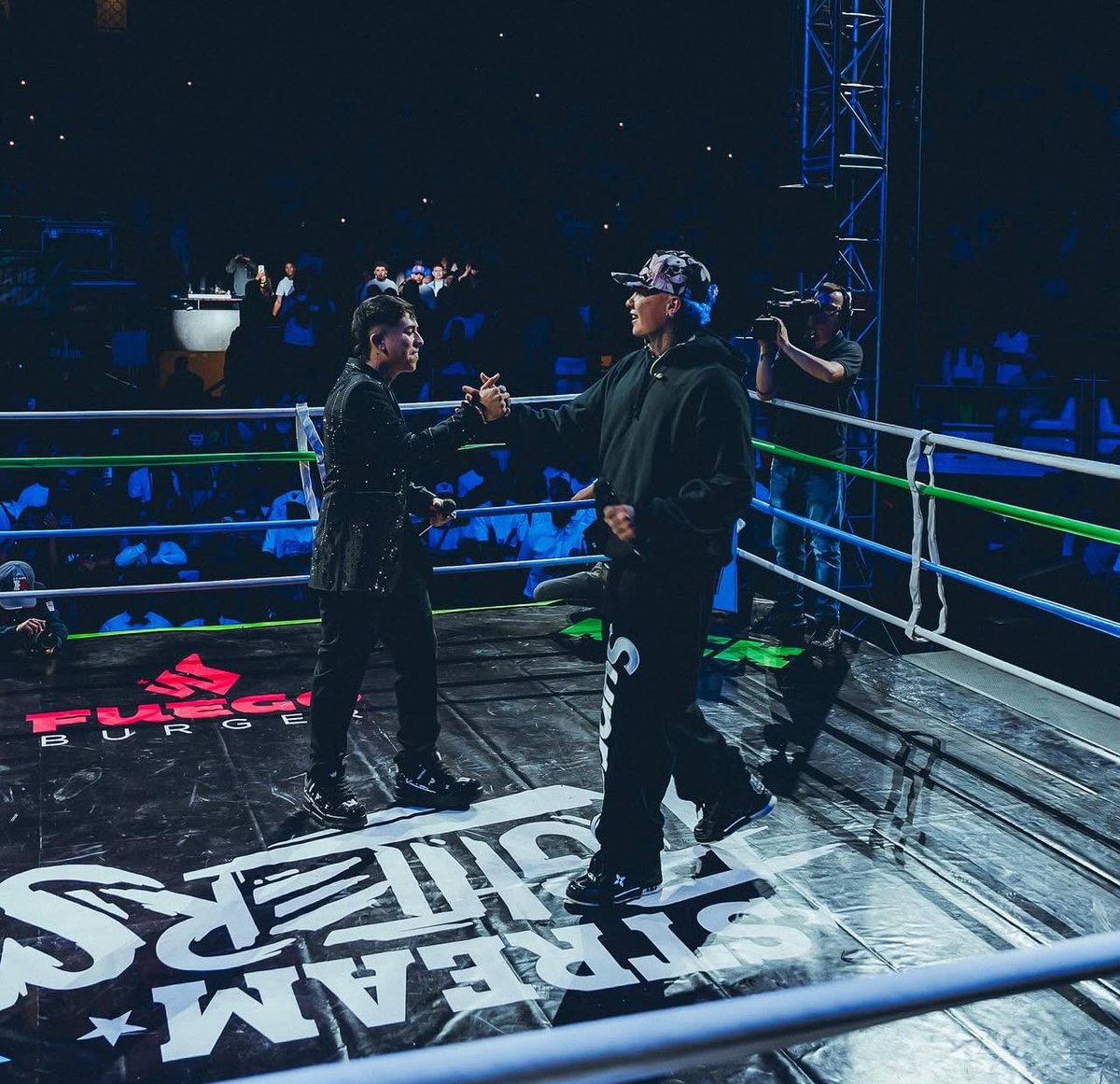 m4m4lobitch's tweet photo. Lo de que los fans de feid estén aquí tirándole mierda al bendi me lo van a tener que explicar JAJJAJAJAJAJ, 

west y blessd son hermanos y les tocará mamar 🥰😭 https://t.co/9DL8KPF8T9