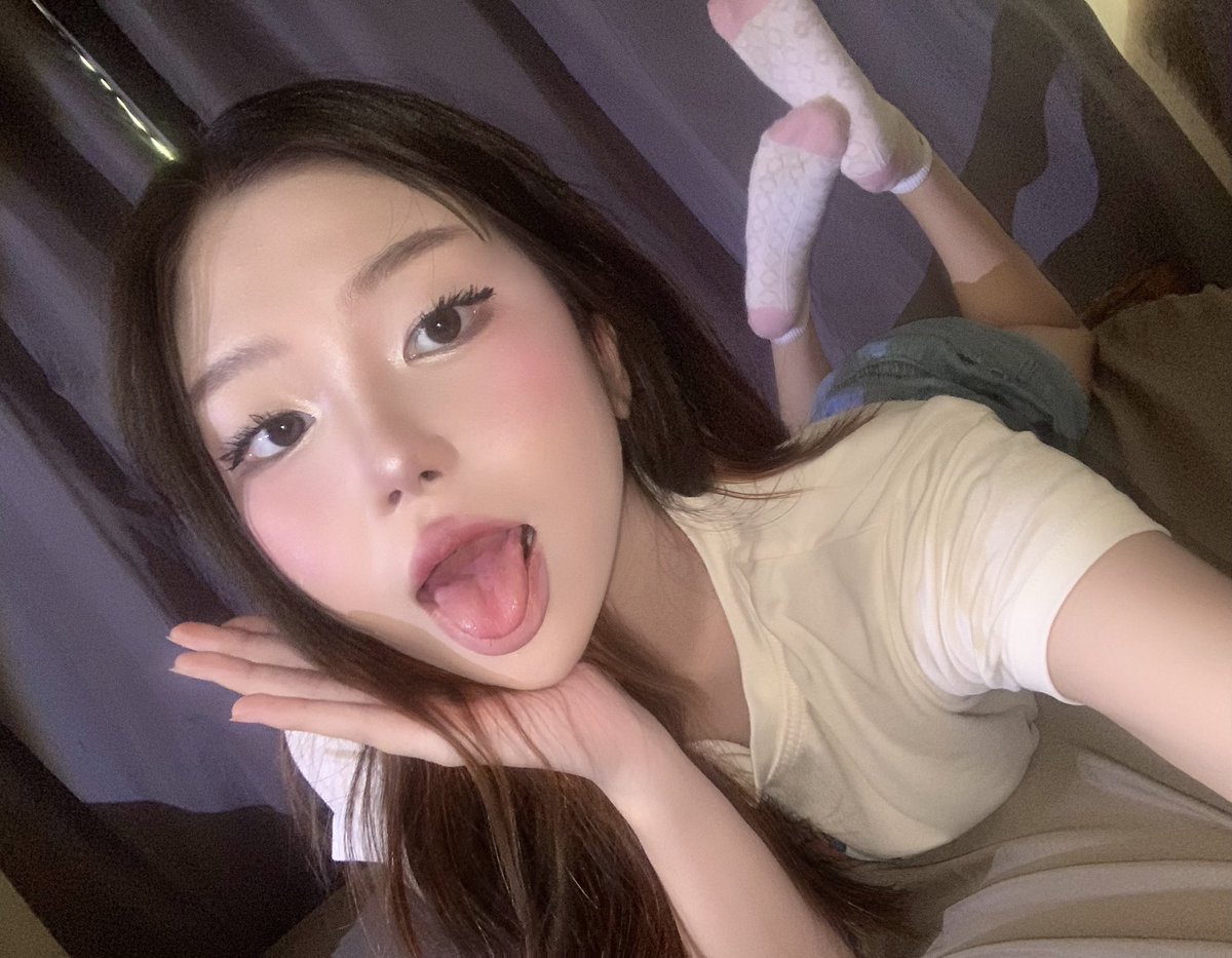 princess ೃ࿔*:・ tweet media