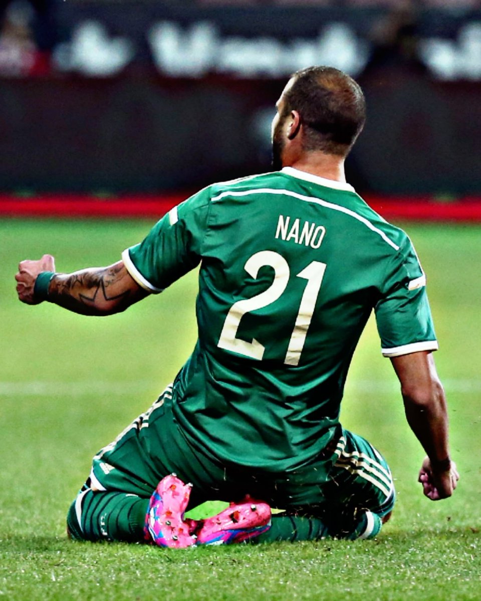 trifyllistoaima's tweet image. 🙏☘️ Είναι 40, παίζει ακόμα ποδόσφαιρο φορώντας τη φανέλα της Λίνκολν από το Γιβραλτάρ! Σεβασμός 🫡

#PanathinaikosFC #PAOFC