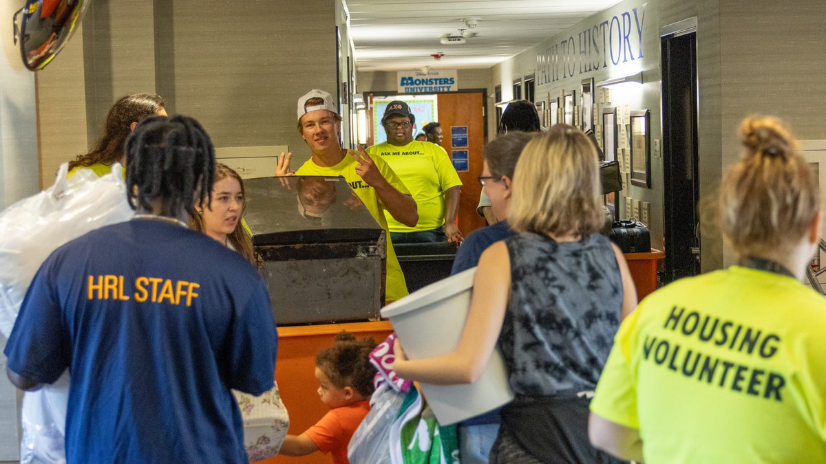 Attention, campus community! Our residence hall move-in day begins 9 a.m., Aug. 21, and we need your help to make it an unforgettable experience for our new &amp; returning students! This is a great opportunity for the UM-Flint community to come together, offer a warm welcome and