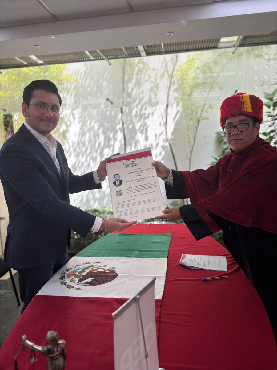 ceposgradomx's tweet photo. 🎓 ¡Felicidades al Mtro. Carlos Alejandro Beltrán Gómez!

Concluyó su Maestría en Derecho Procesal Laboral en CEP.

¡Un ejemplo de constancia y formación de alto nivel!

#OrgulloCEP #MaestríaAlcanzada #EducaciónJurídica #Posgrados https://t.co/vvoPXDBLUz