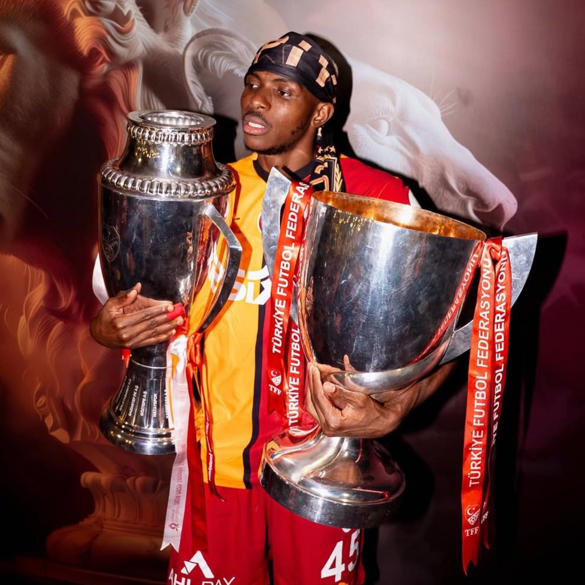 🚨🟡🔴 Galatasaray are planning for Victor Osimhen’s travel to Istanbul in the upcoming days…

…meanwhile, Álvaro Morata didn’t train with the team today as he wants Como.

Morata has no intention to stay, he’s only keen on Como move.