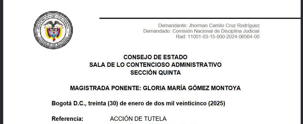 JurisprudenCol's tweet photo. La admisibilidad probatoria de las capturas de pantalla de conversaciones de WhatsApp

Al respecto de la admisibilidad probatoria de las capturas de pantalla de conversaciones de WhatsApp, la Comisión Nacional de Disciplina Judicial tuvo en cuenta las disposiciones del Código de Procedimiento Penal, contrario a lo afirmado en el escrito tutelar, como se lee: Por su parte, la Ley 909 de 2004, por medio de la cual se expidió el Código de Procedimiento Penal en el artículo 424, numeral 7 previó la existencia de los mensajes de datos como documentos. “ARTICULO 424, PRUEBA DOCUMENTAL. Para los efectos de este código se entiende por documentos, los siguientes: Los textos manuscritos, mecanografiados o impresos Las grabaciones magnetofónicas. (...) 7. Mensajes de datos”

Asimismo, la precitada ley se refirió a la presunción de autenticidad de los documentos en general, por lo que, los documentos se presumen auténticos, salvo que obre prueba en contrario. "ARTÍCULO 425. DOCUMENTO AUTÉNTICO. Salvo prueba en contrario, se tendrá como auténtico el documento cuando se tiene conocimiento cierto sobre la persona que lo ha elaborado, manuscrito, mecanografiado, impreso, firmado o producido por algún otro Procedimiento”

Asimismo, esta Comisión ha precisado que los mensajes de datos enviados o recibidos a través de mensajería instantánea, son documentos electrónicos y por consecuencia tienen efectos probatorios, en aplicación del principio de equivalencia funcional así: “En este orden de ideas, en aplicación del principio de equivalencia funcional, los mensajes de datos creados, enviados o recibidos a través de plataformas de mensajería instantánea, como lo son WhatsApp, WeChat, imo, Telegram, Facebook Messenger, Line, Viber, Snapchat, entre otras, son documentos electrónicos y en consecuencia no se les pueden negar efectos jurídicos, o validez probatoria.”

Así, se advierte, que conforme al estándar de remisión probatoria al Código de Procedimiento Penal (artículo 86, ley 1123 de 2007) para la práctica de la confesión, el testimonio, la peritación, la inspección judicial y los documentos, la Ley 906 de 2004, establece que los mensajes de datos son documentos conforme al artículo 424, numeral 7 y gozan de presunción de autenticidad (art 425) a menos que sea alegada su falsedad por la parte interesada. En este sentido esta Comisión nuevamente reitera que los mensajes de datos son documentos conforme el Código de procedimiento Penal, a las reglas del Código General del Proceso en los artículos 244, 247 y al principio de equivalencia funcional consagrado en la Ley 527 de 1999.

Así, en relación con la autenticidad de las capturas de pantalla aportadas al proceso, la autoridad judicial accionada consideró que, en línea con la Ley 1123 de 2007 y el Código de Procedimiento Penal, los documentos se consideran auténticos salvo prueba en contrario, de manera que le correspondía al accionante alegar oportunamente la falsedad de las capturas de pantalla aportadas, lo que evidencia que el debate propuesto en esta accion constitucional ya fue zanjado por la autoridad judicial accionada y no cumple con el requisito de relevancia constitucional. 

Portal de actualización Jurisprudencial. Solicita tu suscripción aquí 👉 https://t.co/PqJHApPy1O