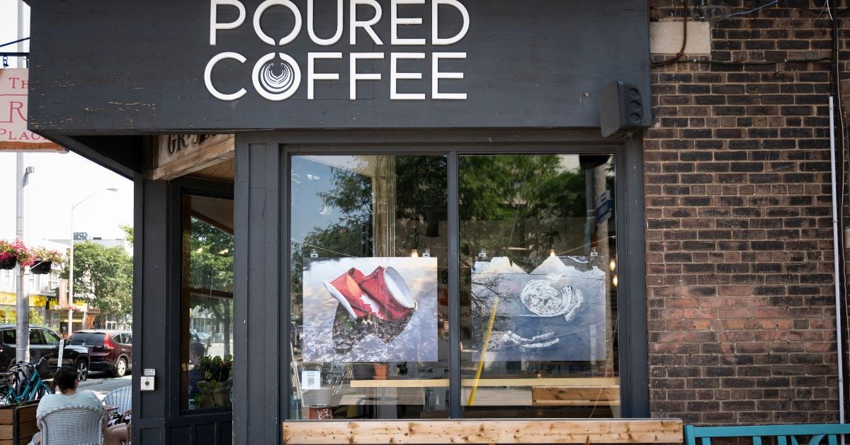 Greenpeace Québec (@greenpeaceqc) on Twitter photo Bonjour Toronto—Danforth! 🌿 On a transformé l’avenue Danforth en expo d’art à ciel ouvert sur la crise du plastique. Juste avant les dernières négos du #TraitéPlastiques, on a livré le message à <a href="/juliedabrusin/">Julie Dabrusin</a>, dans sa propre circonscription.
✍️ >> act.gp/4mhh6ab Bonjour Toronto—Danforth! 🌿 On a transformé l’avenue Danforth en expo d’art à ciel ouvert sur la crise du plastique. Juste avant les dernières négos du #TraitéPlastiques, on a livré le message à <a href="/juliedabrusin/">Julie Dabrusin</a>, dans sa propre circonscription.
✍️ >> act.gp/4mhh6ab