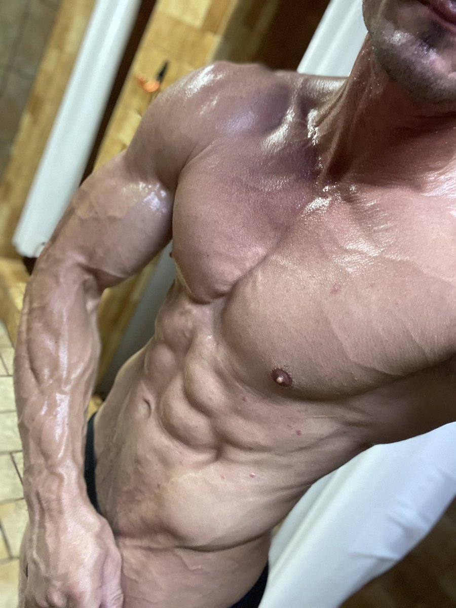 I’m hard everywhere. 
#abs #GreekGod #vline #muscle