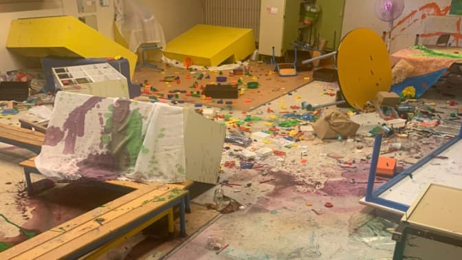 Arles (13) : une école vandalisée par trois jeunes mineurs dont le plus âgé n’a que 13 ans. La mairie dépose plainte et demandera « réparation des dégâts auprès des familles responsables »
 fdesouche.com/2025/07/29/arl…