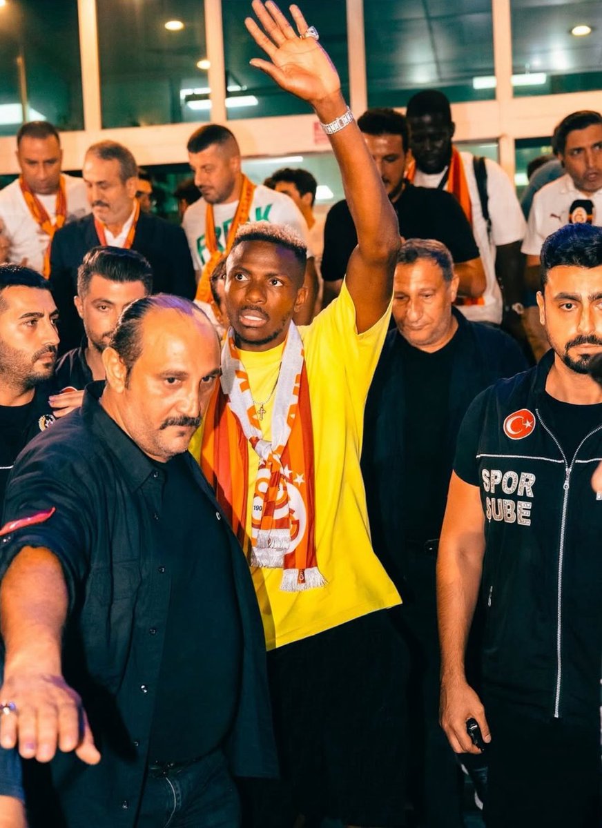 🟡🔴✈️ Victor Osimhen will land in Istanbul on Wednesday, all documents are counter-signed!

Medical on Thursday for Osimhen, back to Galatasaray.