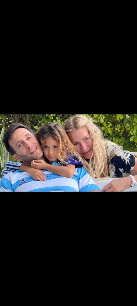 🖤 Despedimos con profundo dolor a Mila Yankelevich, hija de Tomás y Sofía, nieta de Cris Morena y Gustavo Yankelevich.
Una tragedia irreparable que vuelve a golpear a una familia que supo transformar el dolor en amor.
Vuela alto, Mila. 
Acompañamos en el alma a toda la familia