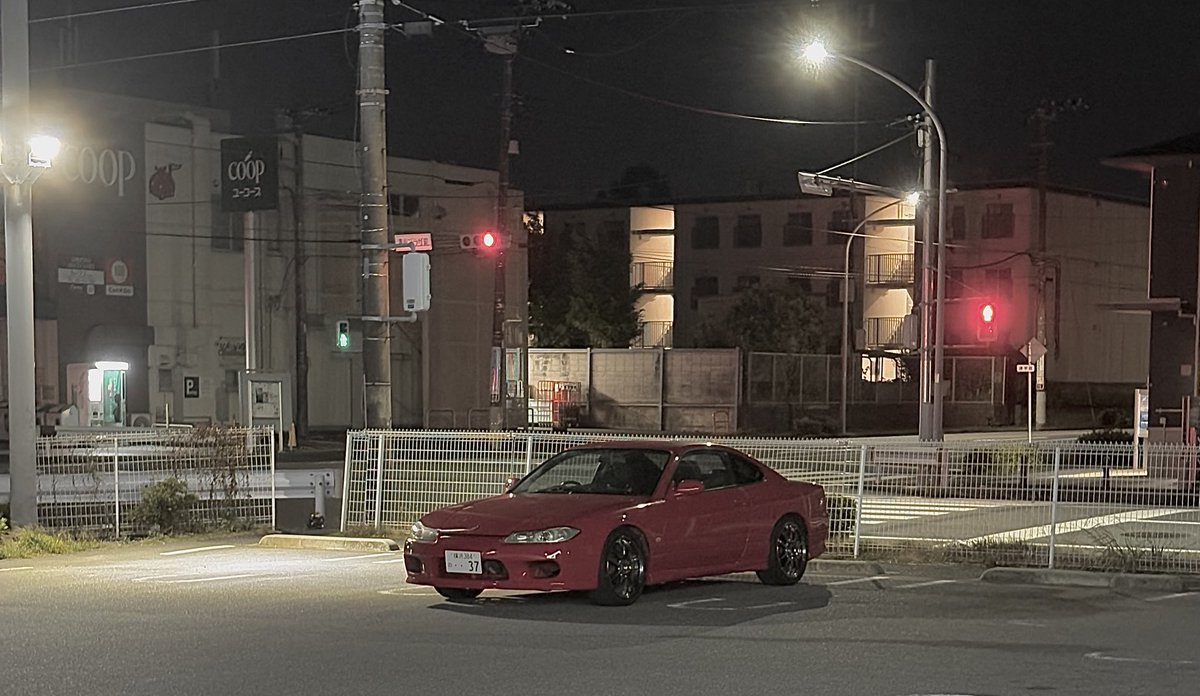 内装から攻めるべきか、
外装から攻めるべきか…

 #s15  #シルビア