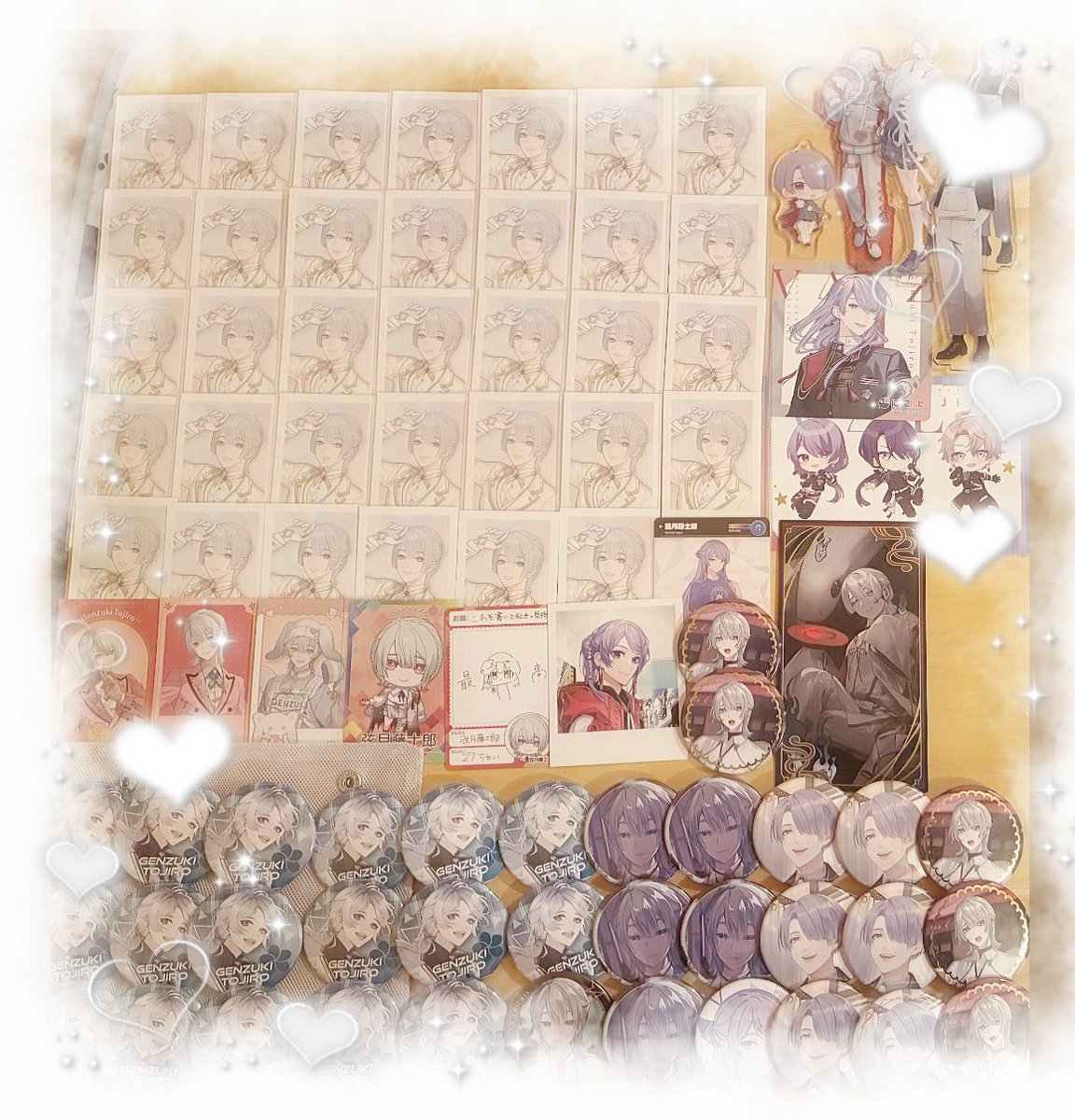 お誕生日おめでとうございます> ·̫ <♡
今年も素敵な一年にしてください…！！
皆さんみたいな祭壇は組めませんでしたが、
一応持っているグッズを全て並べてみました…！(><)♡
 #弦誕祭2025