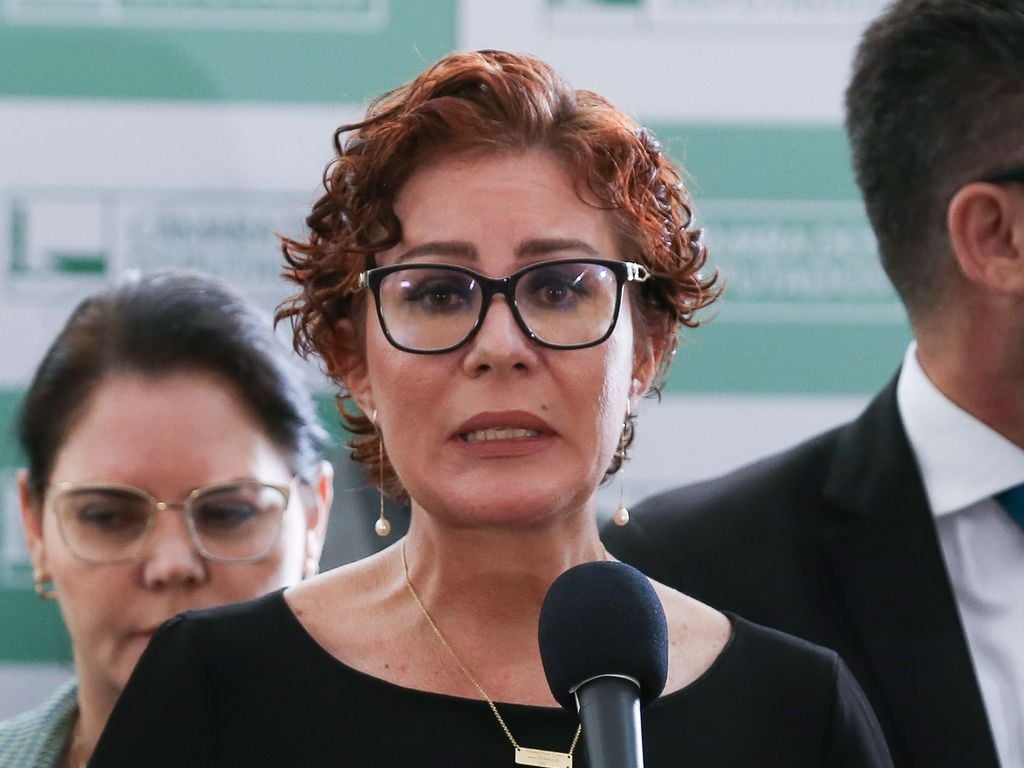 Carla Zambelli foi ver o Papa e acabou na Papuda, diz deputado italiano
