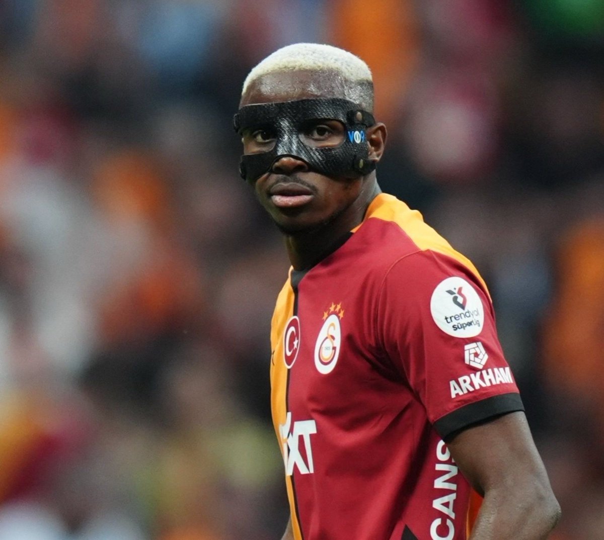 İstanbuldaki Galatasaraylılar yarına randevunuz varsa acilen iptal ediyorsunuz. Çünkü Süper Lig tarihinin gelmiş geçmiş en spektaküler transferi, Victor Osimhen geliyor 💛❤️🥹🇳🇬