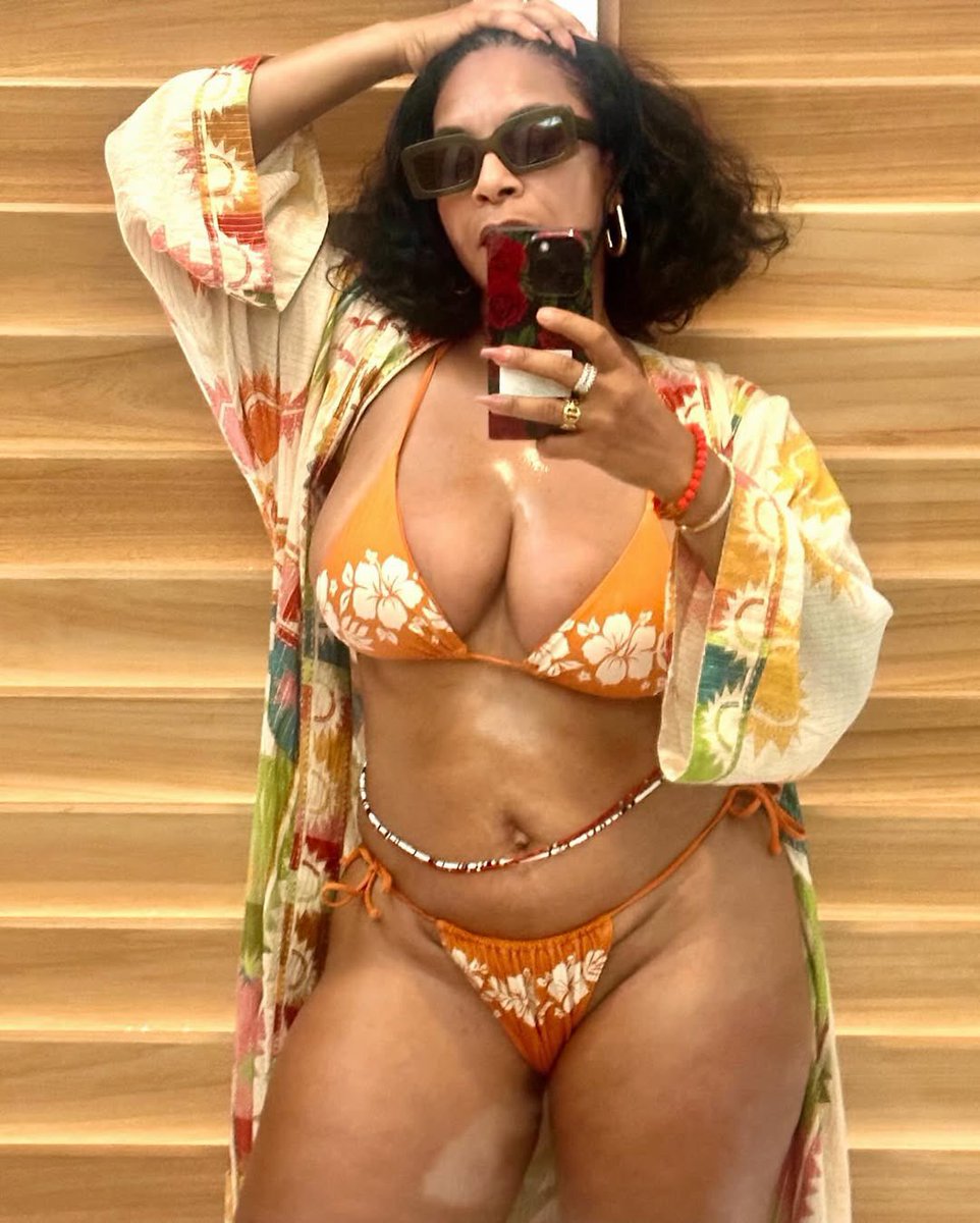 rnbradar's tweet photo. Teedra Moses wows in newly shared photos https://t.co/Zu4vErRSje