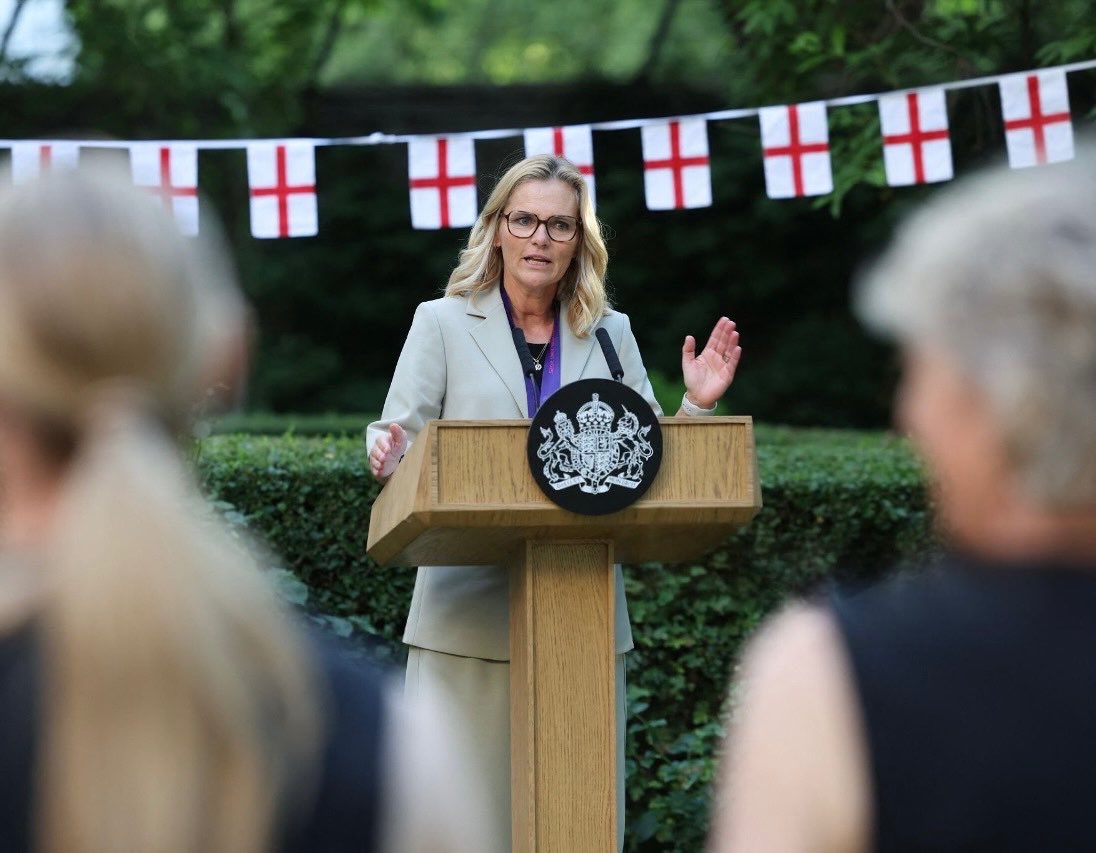 M0lly_Writes's tweet image. Get a coach who can do both