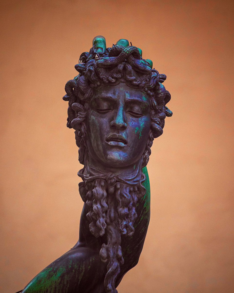 «Potrei paragonare la mia esistenza a un vulcano sopra un’isola deserta».

✍🏼 Pier Paolo Pasolini