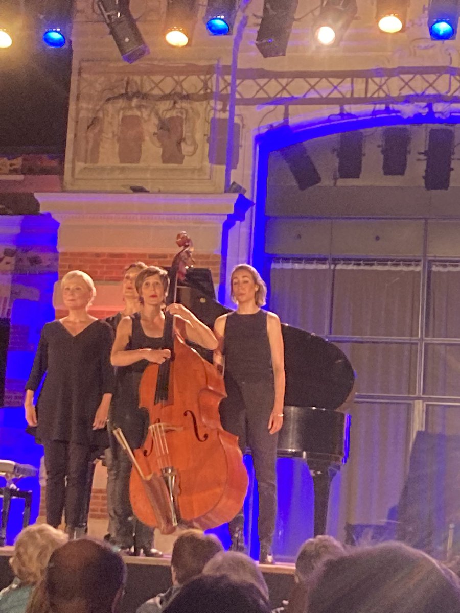 benoitmayenne's tweet image. Une nouvelle soirée des Nuits de la Mayenne à Ruillé-Froid-Fonds au très beau domaine de Mauvinet. Bach à l’honneur dans un cadre superbe et grâce au talent des artistes. 
@lamayenne @MayenneCulture