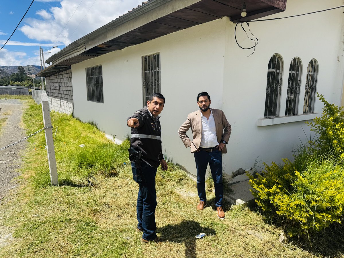 Nuestro Dir. del @CSCCuenca, se reunió con el My. Stalin Salazar, Jefe de Antinarcóticos del Azuay, para coordinar acciones clave contra el microtráfico y la delincuencia.

- Visitaron el espacio destinado para esta unidad, ubicado en Challuabamba, y evaluaron temas logísticos.