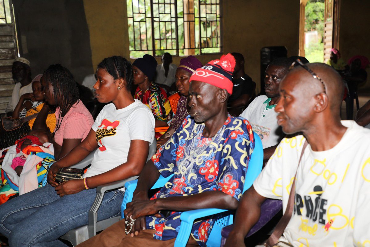 Anti-Trafficking in Persons Task Force Secretariat (@atipsgovsl34100) on Twitter photo Day 8 | Malambe, Magbema Chiefdom
We held focused group discussions & a community video screening to raise awareness on trafficking & unsafe migration. Malambe responded with strong engagement & a call for continued action.
<a href="/julius_maadabio/">Julius Maada Bio</a>
facebook.com/share/1Evws1mY… Day 8 | Malambe, Magbema Chiefdom
We held focused group discussions & a community video screening to raise awareness on trafficking & unsafe migration. Malambe responded with strong engagement & a call for continued action.
<a href="/julius_maadabio/">Julius Maada Bio</a>
facebook.com/share/1Evws1mY…