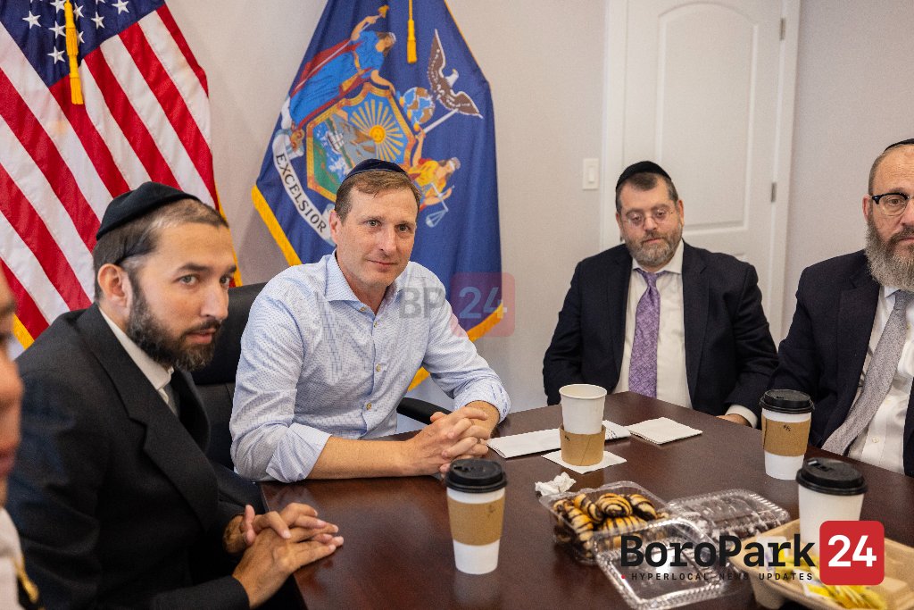 Boro Park 24 News (@boropark24) on Twitter photo .<a href="/RepDanGoldman/">Rep. Dan Goldman</a> Convenes Boro Park Leadership Roundtable With Elected Officials, Law Enforcement, And Community Groups To Address Rise In Antisemitic Incidents
boropark24.com/news/rep-dan-g… .<a href="/RepDanGoldman/">Rep. Dan Goldman</a> Convenes Boro Park Leadership Roundtable With Elected Officials, Law Enforcement, And Community Groups To Address Rise In Antisemitic Incidents
boropark24.com/news/rep-dan-g…