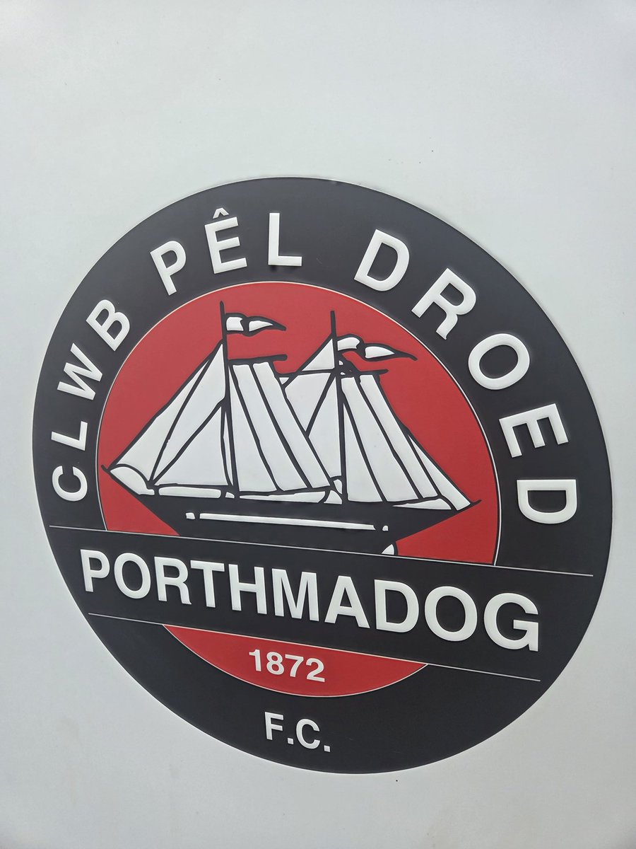evs_jode's tweet image. First game of the season! @CPDPorthmadogFC  beating @PenPhoenixFC  7-1. Great match at a lovely ground! Definitely be back. Diolch for the welcome. Pôb lwc for the season @CPDPorthmadogFC !
