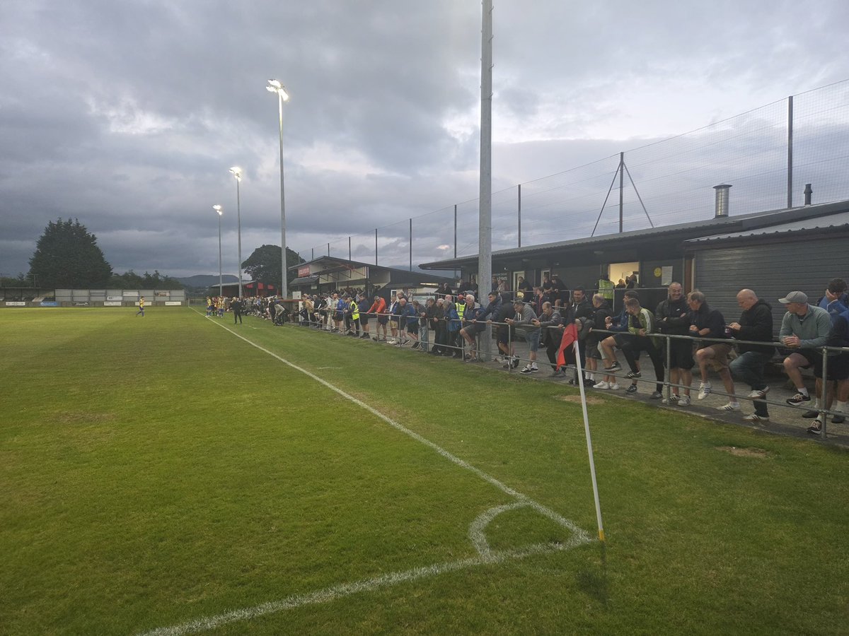 evs_jode's tweet image. First game of the season! @CPDPorthmadogFC  beating @PenPhoenixFC  7-1. Great match at a lovely ground! Definitely be back. Diolch for the welcome. Pôb lwc for the season @CPDPorthmadogFC !