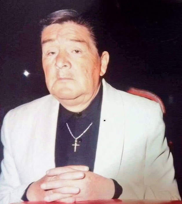 Hoy hace 21 años mi papá trascendió. Dejó la casa para irse a vivir a mi corazón. Cuando lo recuerdo como hoy, mis ojos derraman lágrimas que sólo mis mejillas reconocen y me guardan el secreto. 
Papá Rubén hoy honro tu vida y tu recuerdo. Te amo y jamás te olvido. Tu hijo Alito.