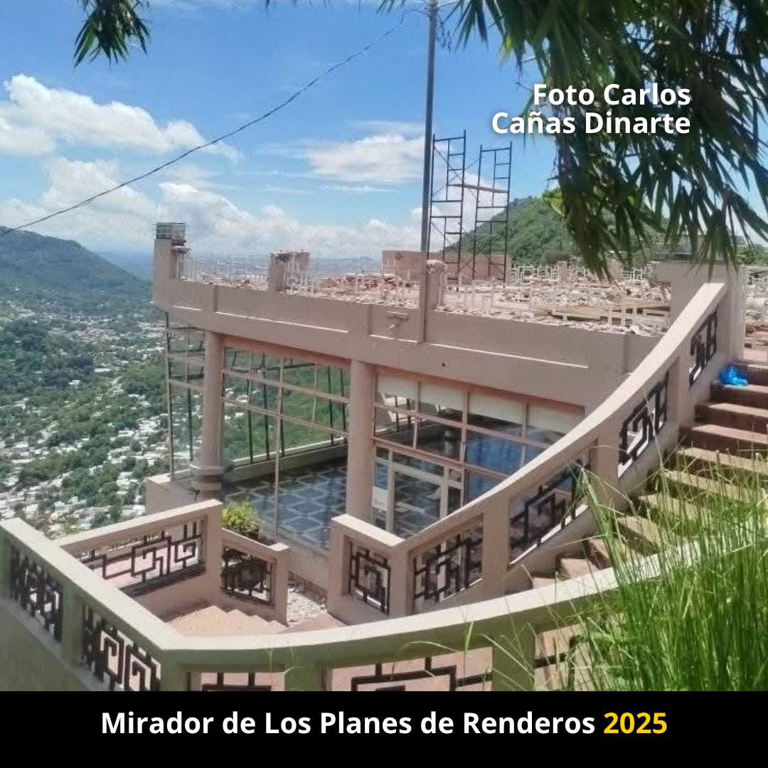 elsalvadorcom's tweet photo. Antes | Ahora 

El mirador de Los Planes fue demolido. Fue construido en la década de 1950. Tenía aproximadamente 70 años de historia. https://t.co/eUCjEtL3yy
